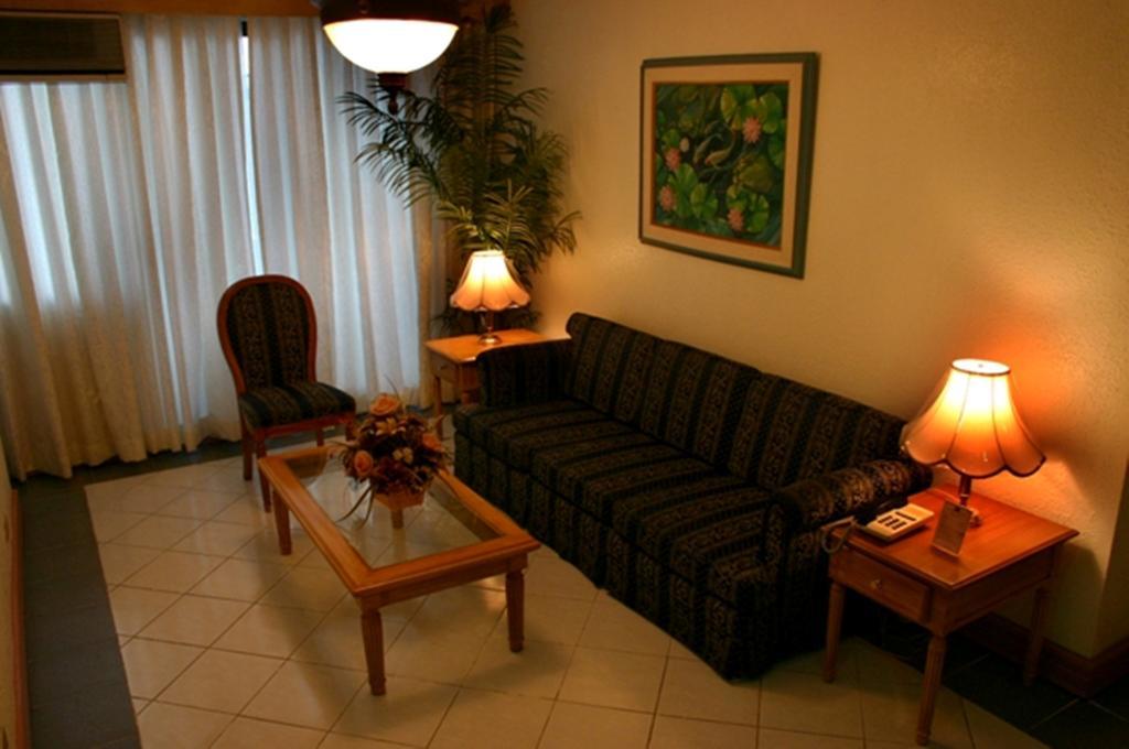 Mpt Suites Makati City Стая снимка