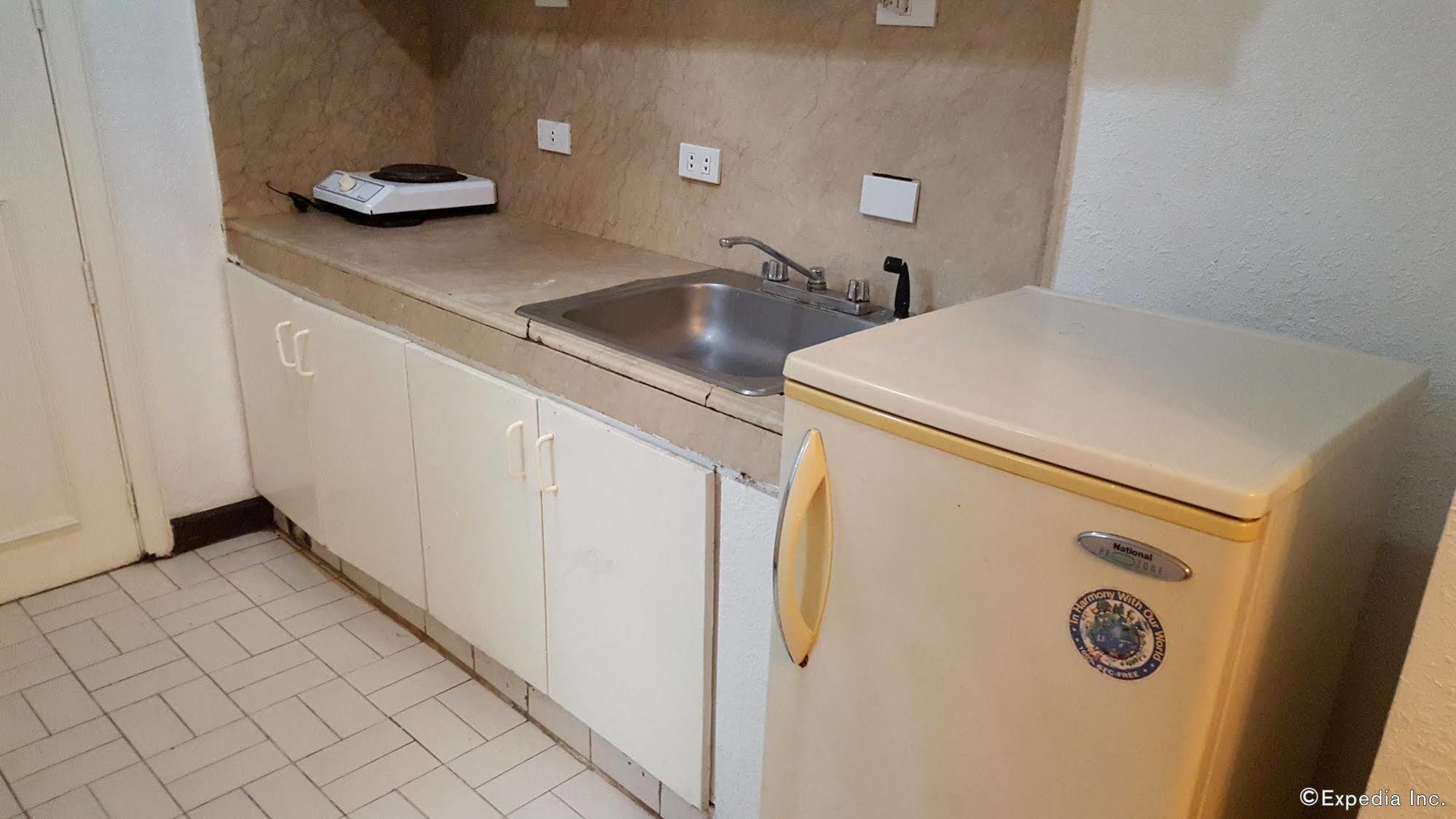 Mpt Suites Makati City Екстериор снимка